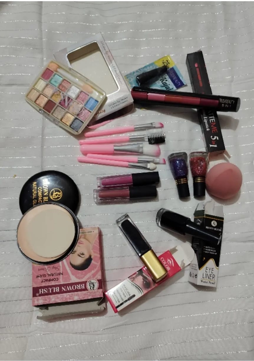 11 items in single makeup kit for women